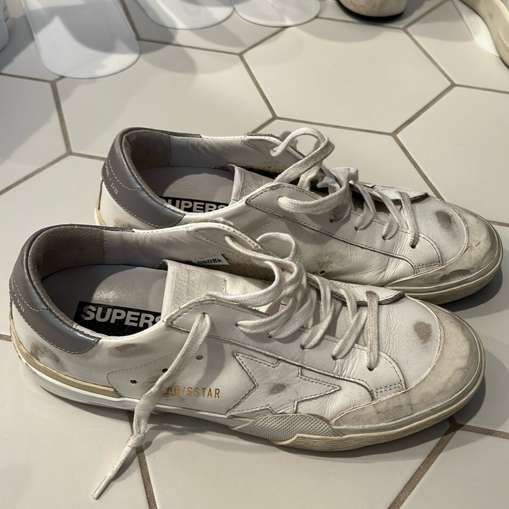 Authentic. Golden goose superstar. women’s size 39. in great condition.